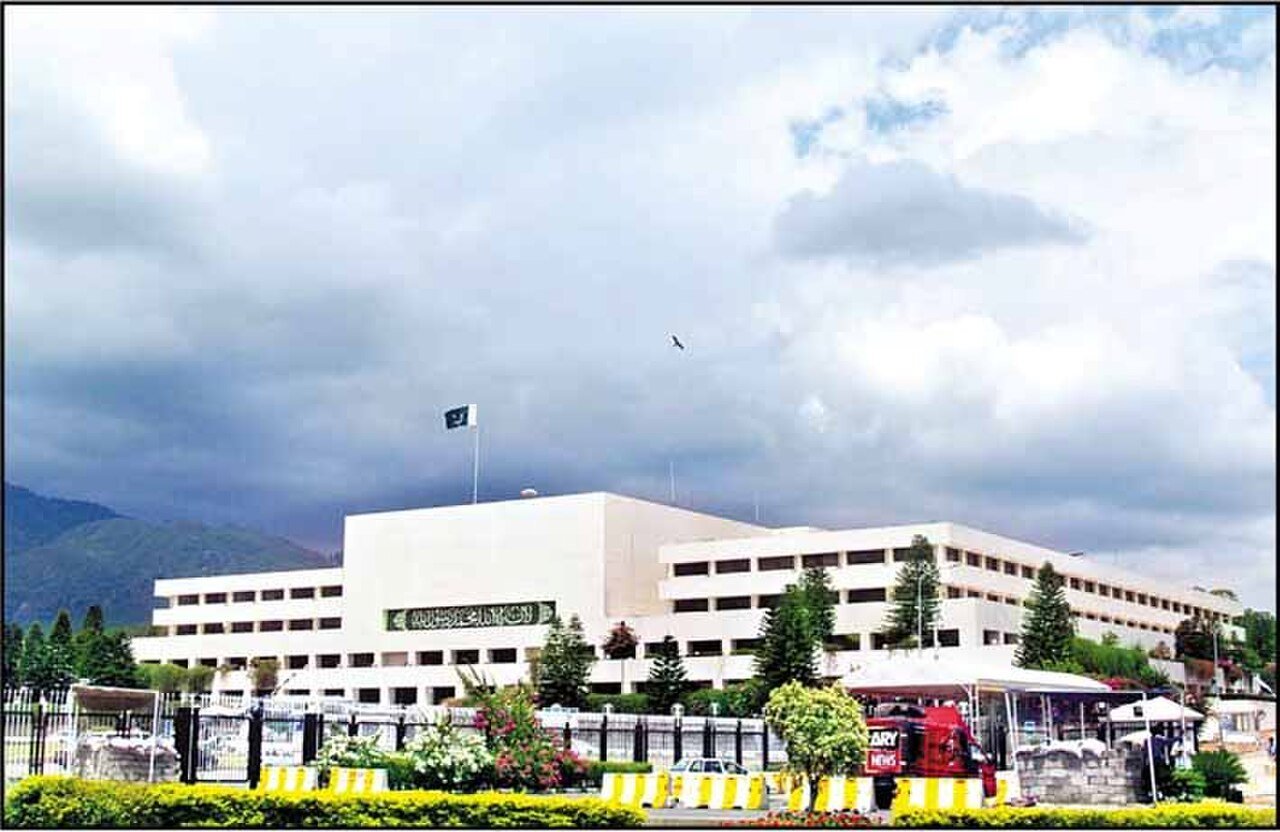 قومی اسمبلی کے اسپیکر کے چیمبر میں حکومت اور اپوزیشن کے مذاکرات، مطالبات کا تبادلہ