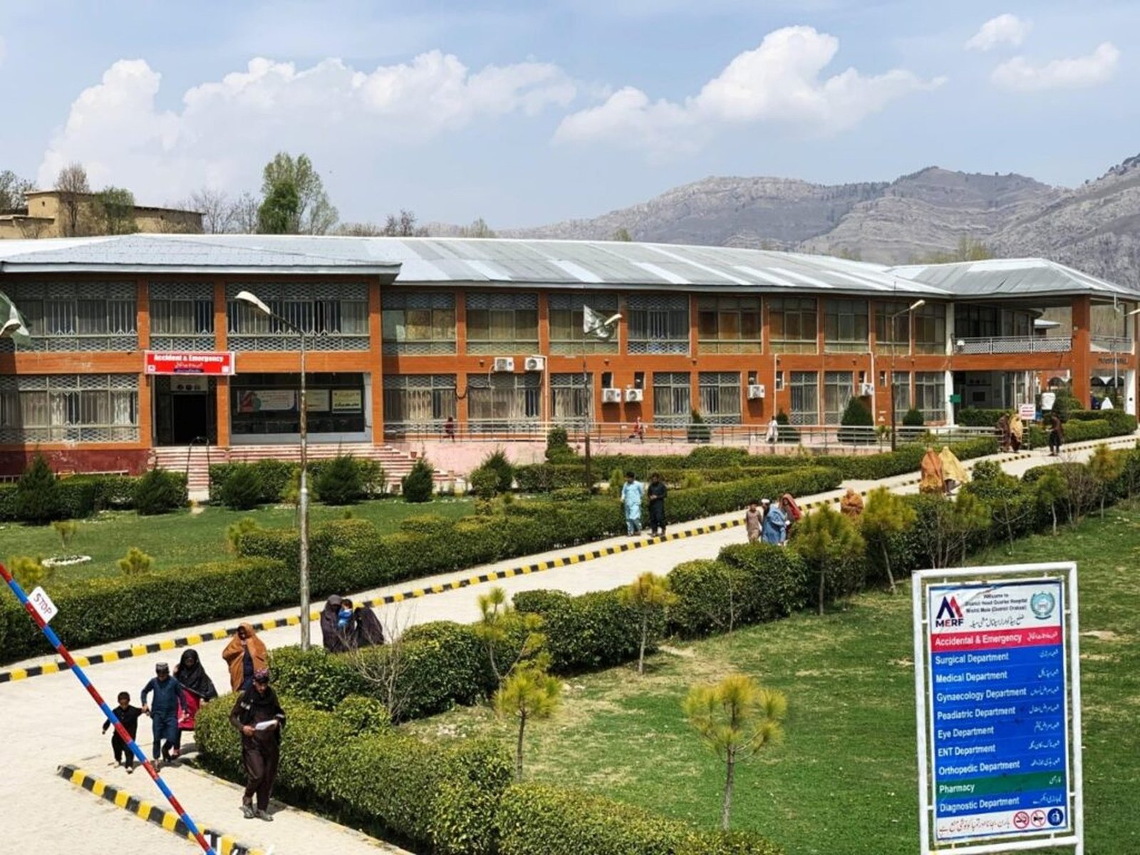 پاکستان کے ایک سرکاری اسپتال کی مرکزی عمارت کی تصویر۔